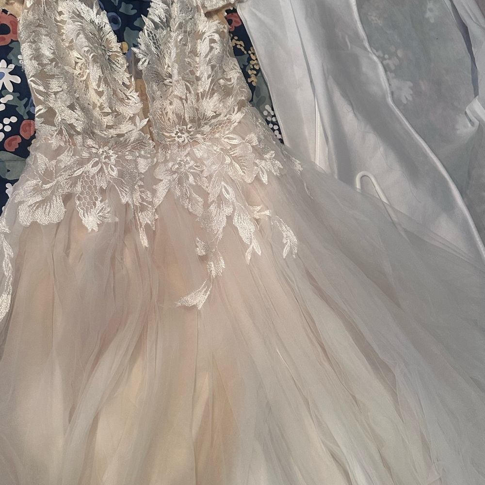 Elegant Cream Gown with Floral Lace